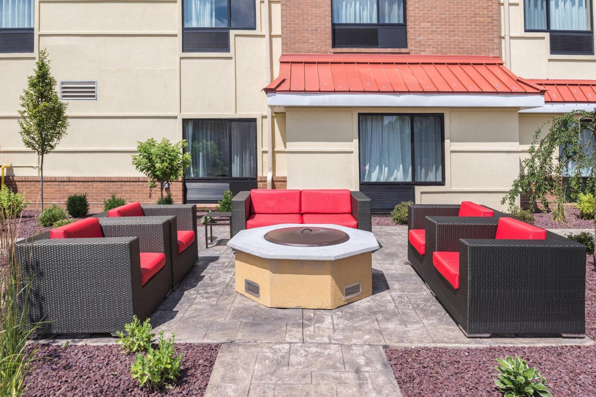 Towneplace Suites By Marriott New Hartford Екстер'єр фото