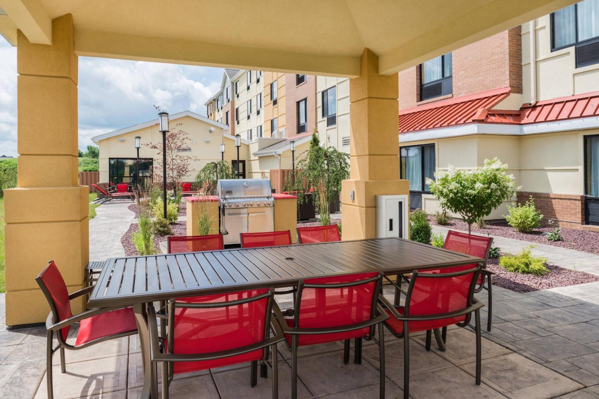 Towneplace Suites By Marriott New Hartford Екстер'єр фото