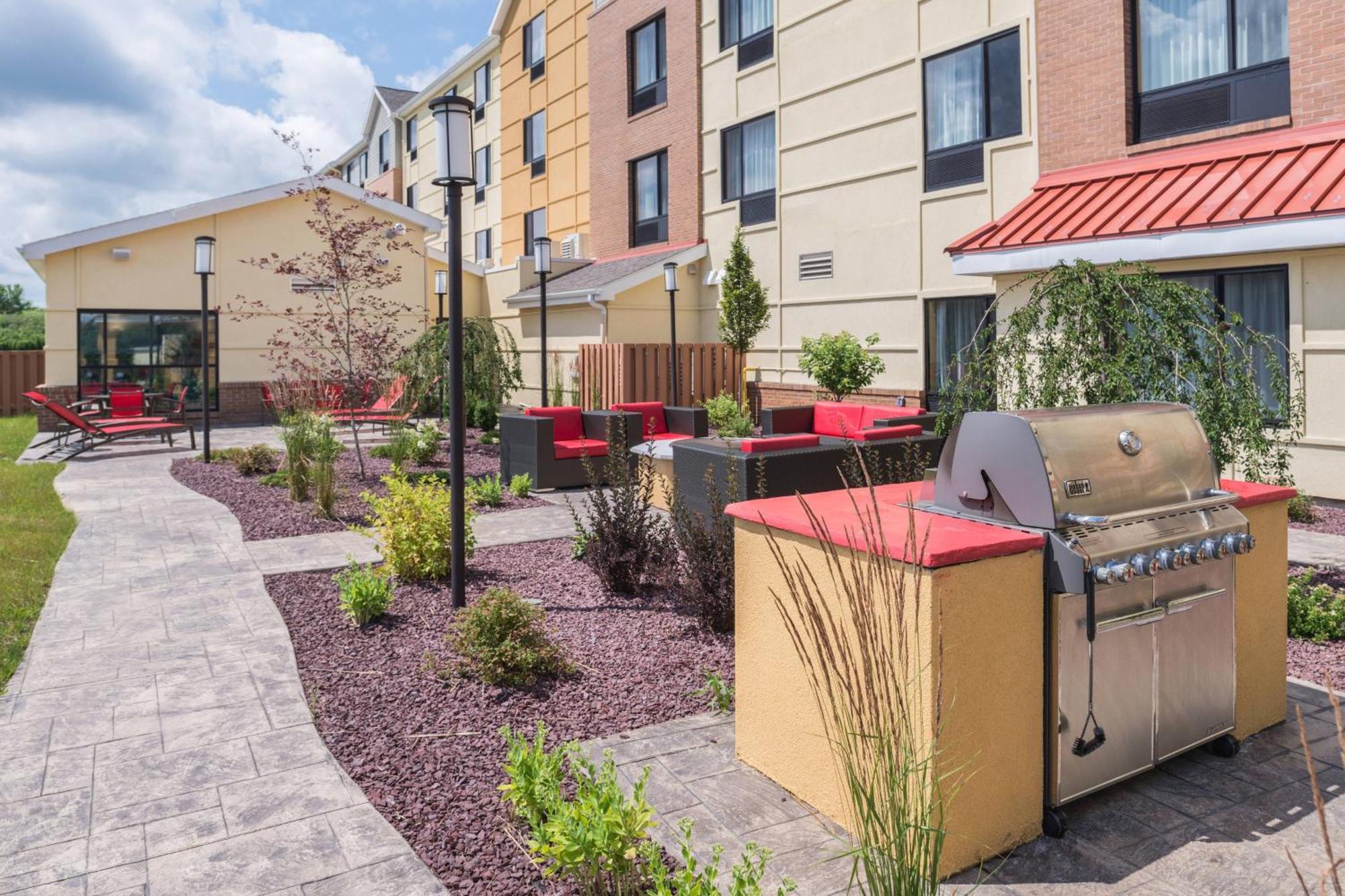 Towneplace Suites By Marriott New Hartford Екстер'єр фото