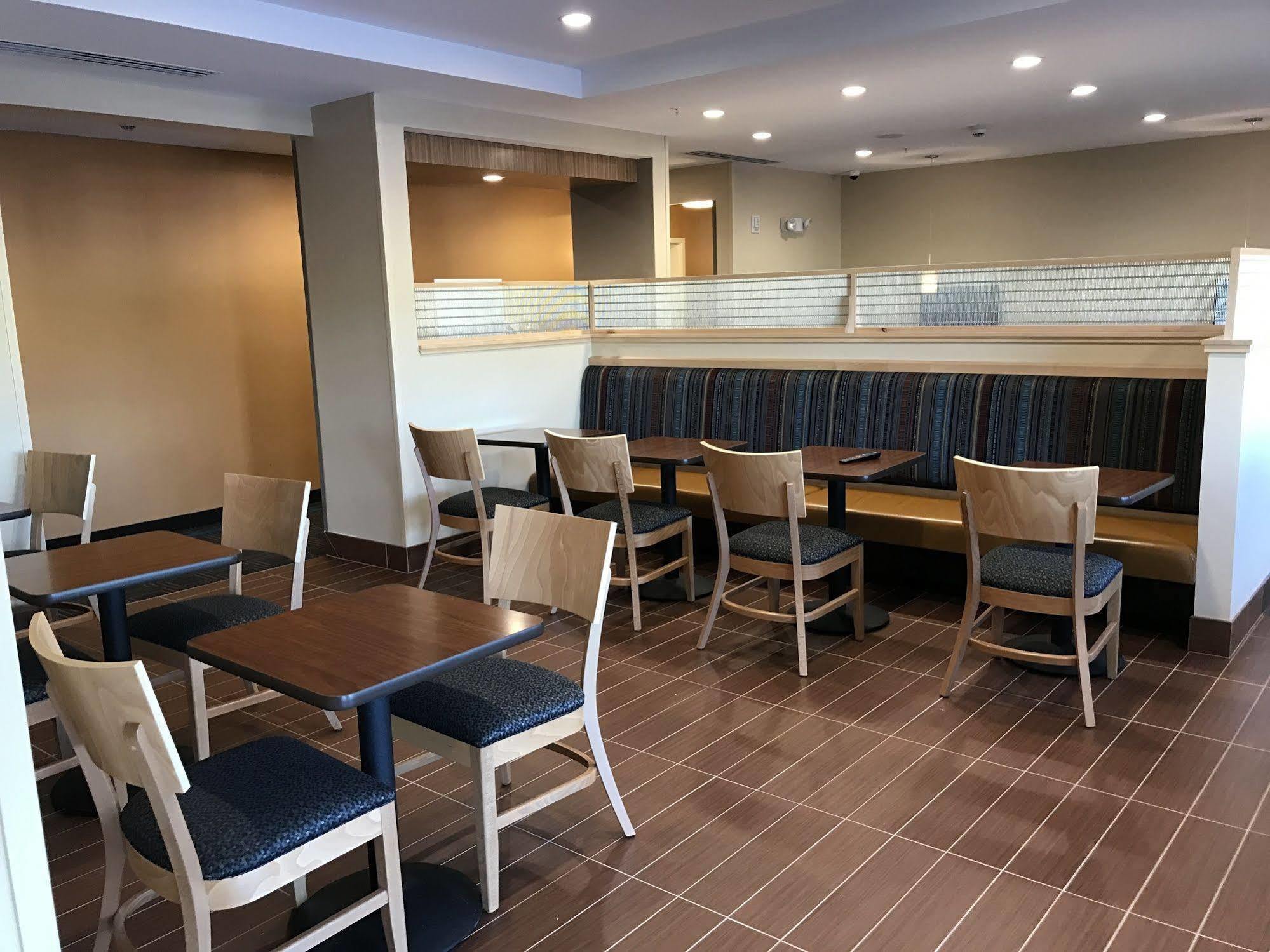 Towneplace Suites By Marriott New Hartford Екстер'єр фото