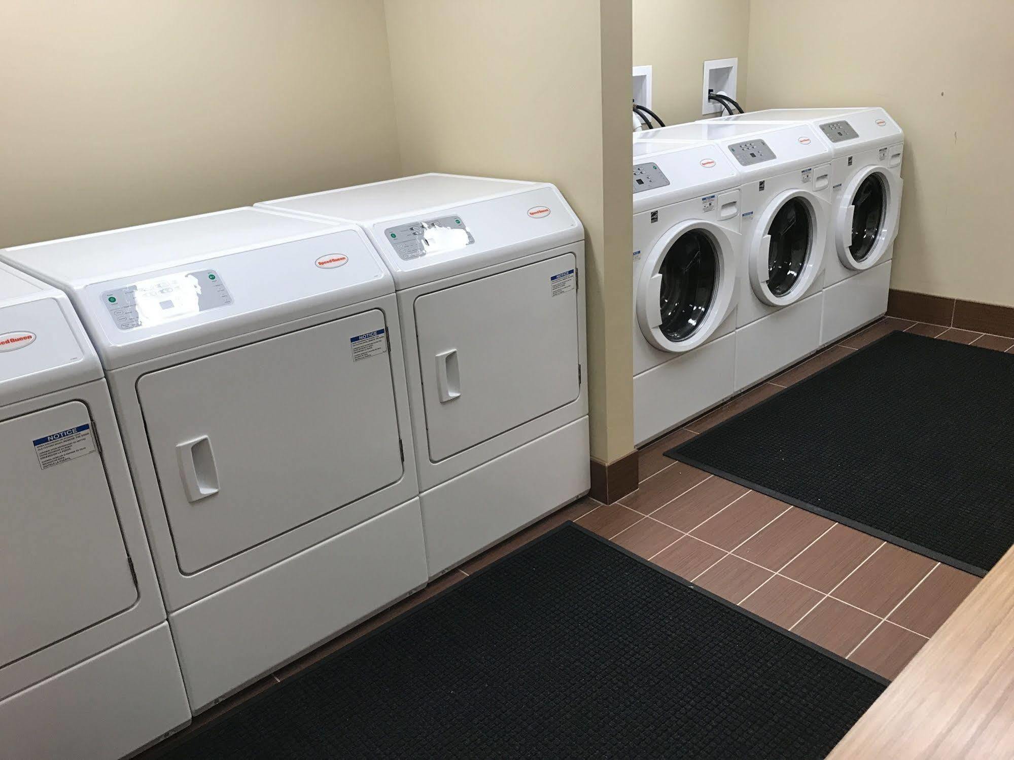 Towneplace Suites By Marriott New Hartford Екстер'єр фото