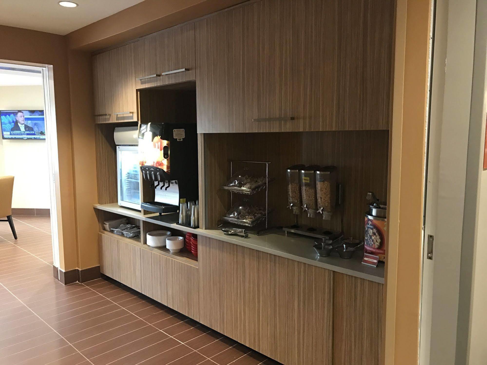 Towneplace Suites By Marriott New Hartford Екстер'єр фото